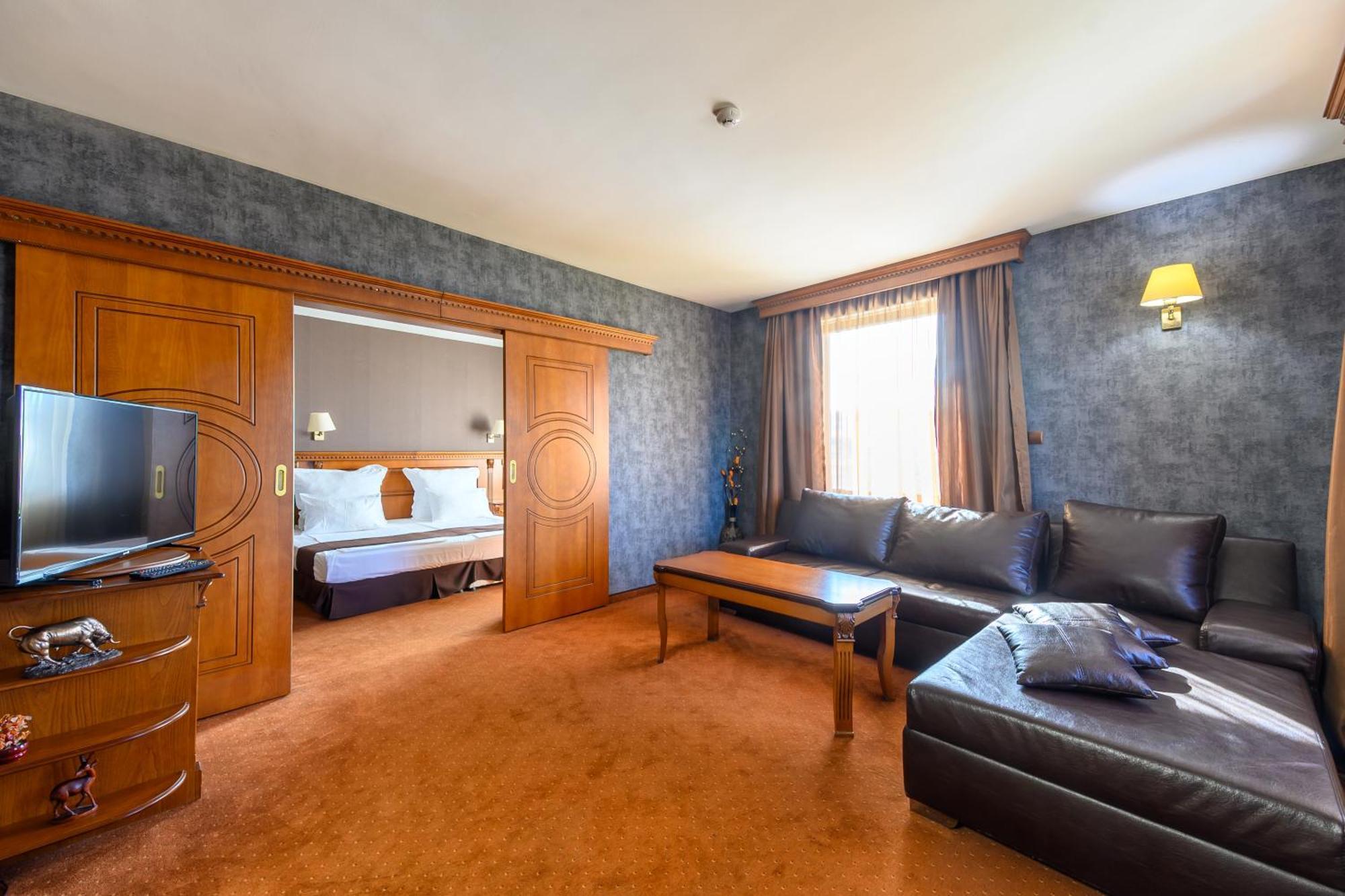 Ezeretz Hotel
