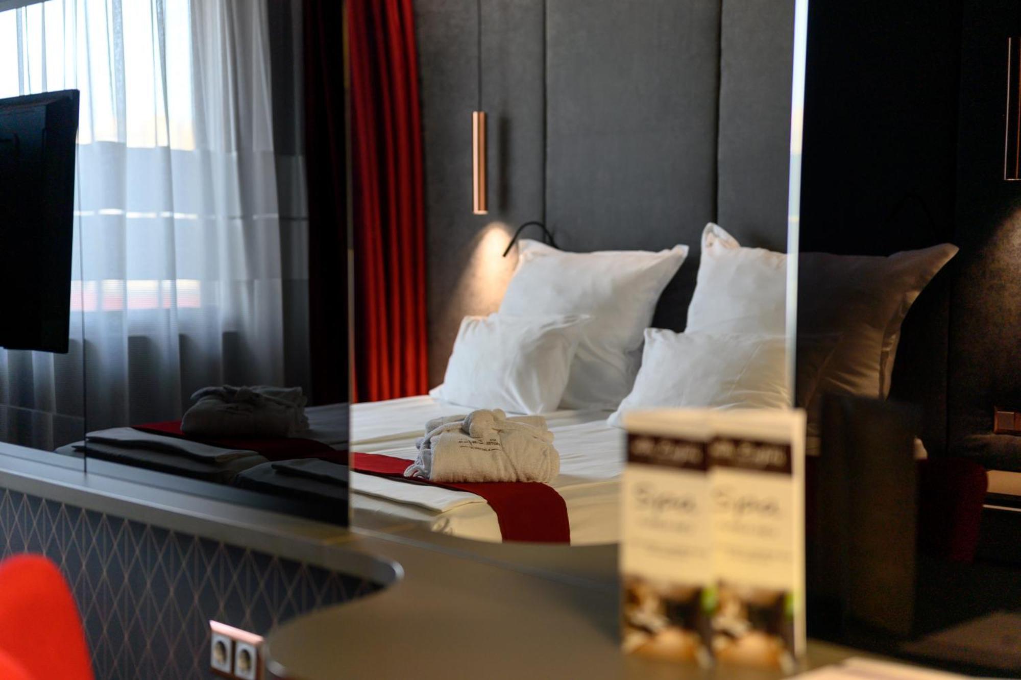 Ezeretz Hotel 4*