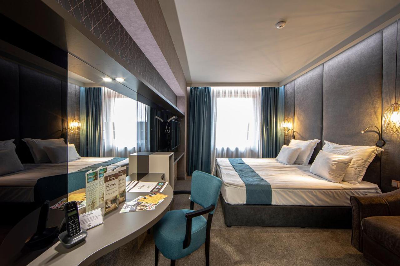 Ezeretz Hotel